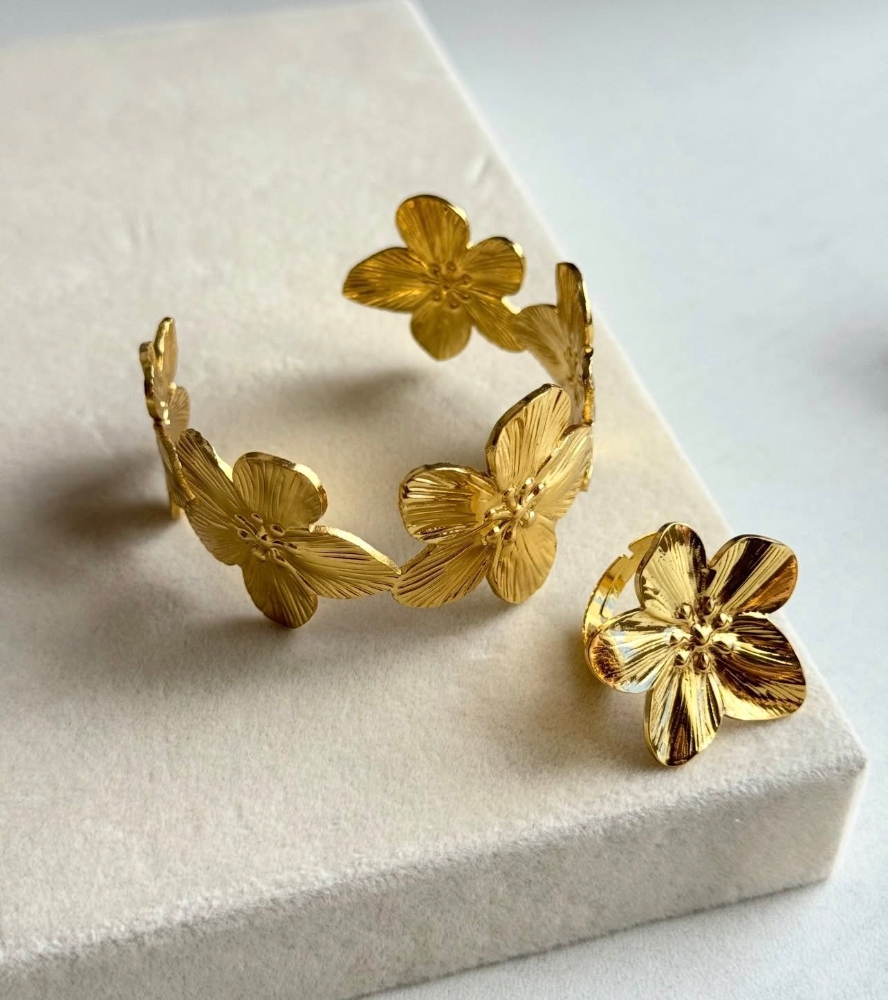 Bracelet avec bague motif de fleurs